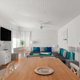 10 Cayuga, hotel i Ocean Bay Park