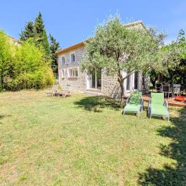 Mazet à Uzès, proche du haras national, Hotel in Uzès