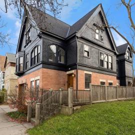 5BR Luxury Retreat With Huge Garage & 3 King Beds, Hotel in Milwaukee