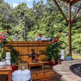 NEW! Volcano Tea House Cottage 2-HotTub-FirePlace