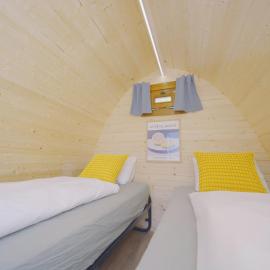 Traumhafter POD-S mit Seesicht - mit Terrasse aber ohne privates WC, hótel í Alpnach