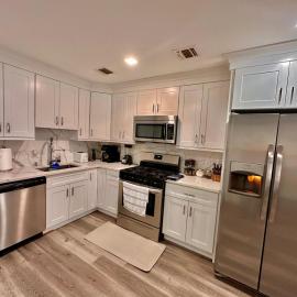 The Cozy Suite - 1BR with Free Parking, hotel v destinácii Paterson