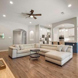 The Woodlands Family Retreat in Creekside, hotel in Tomball
