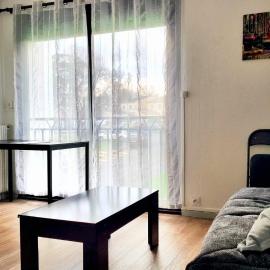 studio tout équipé, 1er étage, environs très calmes, отель в Талансе