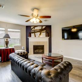 Near The Woodlands! Group Retreat w/ Yard & Patio