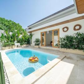 Mirragold Villa - Quiet Pool Oasis with Spacious Patio&Private Parking, hotel u gradu Kerobokan