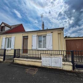 Maison avec jardin, proche centre-ville et sites touristiques - FR-1-591-59, hotel a Châteauroux