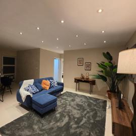 Lomani's Home - Airport Accommodation