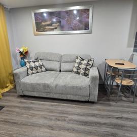 Spacious Basement Suite NW Calgary- 1bedroom, 1Sofabed 4 guest maximum
