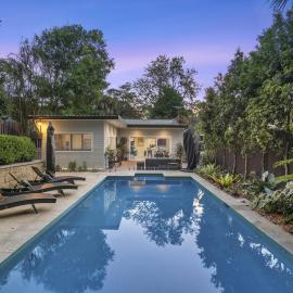 Poolside 3BR Coastal Retreat in Avalon Beach, hotel u gradu Whale Beach