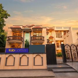 FabHotel The Arjun Sushant lok - Iffco Chowk Sector 29