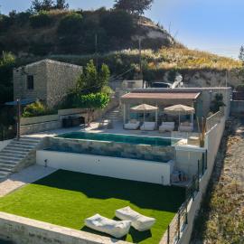 THE COTTAGE - Modern Tradition - Luxury 2-Bedroom Boho Retreat with Private Infinity Pool