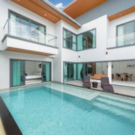 New 4BR Pool Villa Maple with 2 Master Suites near Rawai Seafood Market, Hotel in Ban Saiyuan (1)