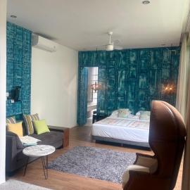 NEW, Modern 1BR, Quiet-Kitchen-Worspace-100Mb, hotel in Bingin Beach