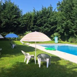 Camping Les Galets petit mobilhom, hotell i Banassac