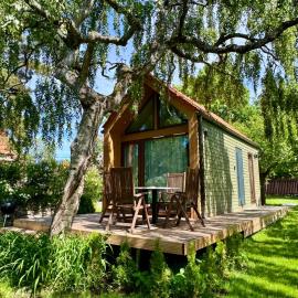 Private small house with sauna and terrace in Tallinn: Tallinn şehrinde bir otel