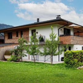 Appartement Carmen, hotel em Uderns