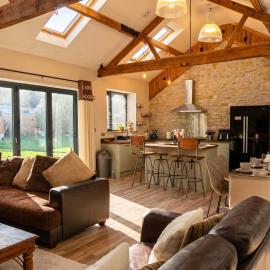 Lynwood Barn - Barn Conversion in Midsomer Norton, Parking & Dog Friendly, hotel a Radstock
