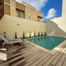 Villa with Pool Garage Games and Gym, hotel in Naxxar