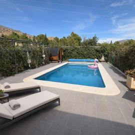 Villa Leviosa located in quiet area with pool!, hotel em Aigues