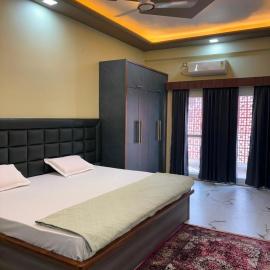Apple's Nest Premium Stay Near Sangam