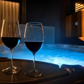 Luxurious 1BR Mountain Retreat with Spa Pool, hotel in Queenstown Airport