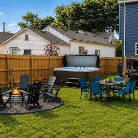 Stylish Louisville 3BR Sleeps 13 w Bunkhouse, hotel a Jeffersonville