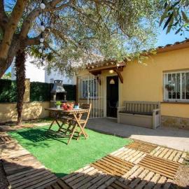 Pleno CENTRO, JARDIN al lado de la PLAYA, WIFI, barbacoa, CLIMA, hotel a Empuriabrava
