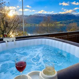 Casa Hauge BB Sunrise Room, hotel sa Sandane