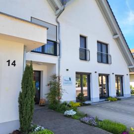 Pension Yvonne - SUPERIOR - 8 Minuten zum Europa-Park, hotel en Rust