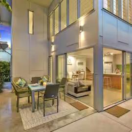 Cozy and Stylish 3BR2B Coastal Retreat, hotel in Gold Coast