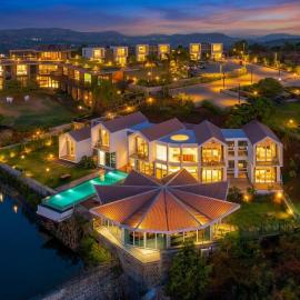 StayVista at Forest Pearl with Infinity Pool, Lawn