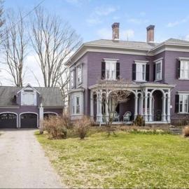 Historic 1855 Victorian Home, hotell i Middleboro