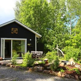Schwedisches Waldcottage Fluss & Wanderwege, hotel v mestu Fristad