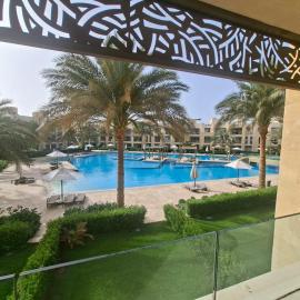 Mangroovy Serene Poolside Escape Cozy 2BR Condo wz games, hotel in Hurghada
