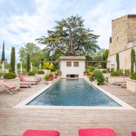 Boutique Hôtel La Villa Montesquieu & sa piscine, ξενοδοχείο σε Laudun