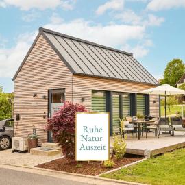 Stilvolles Design-Tiny-House mit Terrasse & Hund, hotel in Fuchsmühl