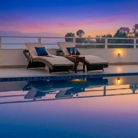 StayVista at IRIS with Outdoor Pool & Bonfire