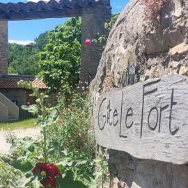 Gîte le Fort, hotel v destinaci Vesseaux