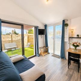 Le Studio, proche du puy, hotel in Saint-Pierre-Montlimart