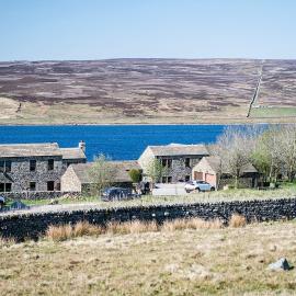 Grimwith Reservoir near Bolton Abbey - Water Views, hotel a Hebden