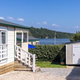 Le Chalet 67, vue Lac Guerlédan & Accès Direct à l'Eau, hotel a Caurel