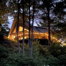 Beautiful cottage in Maberly on Rainbow lake, hotel u gradu Sharbot Lake