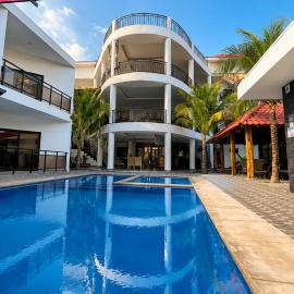 Hotel Portofino, hotel u gradu Canoguero