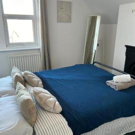 Central Apartments In Devon، فندق في Musbury