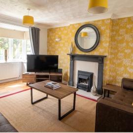 3 Bed Detached - 3 Bathrooms - Parking - Quiet