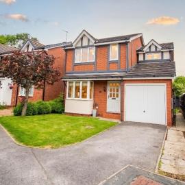 3 Bed Detached - 3 Bathrooms - Parking - Quiet