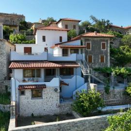 Foto Apartments, hotel in Qeparo