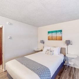 Perfect beach room with fast WiFI - walk to Old Town shops & eateries, ξενοδοχείο σε Bandon