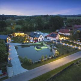 Holiday Home Luxury Retreat Resort by Interhome، فندق في Prostý